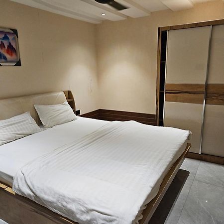 Stayez Studio Apartments Indore Buitenkant foto