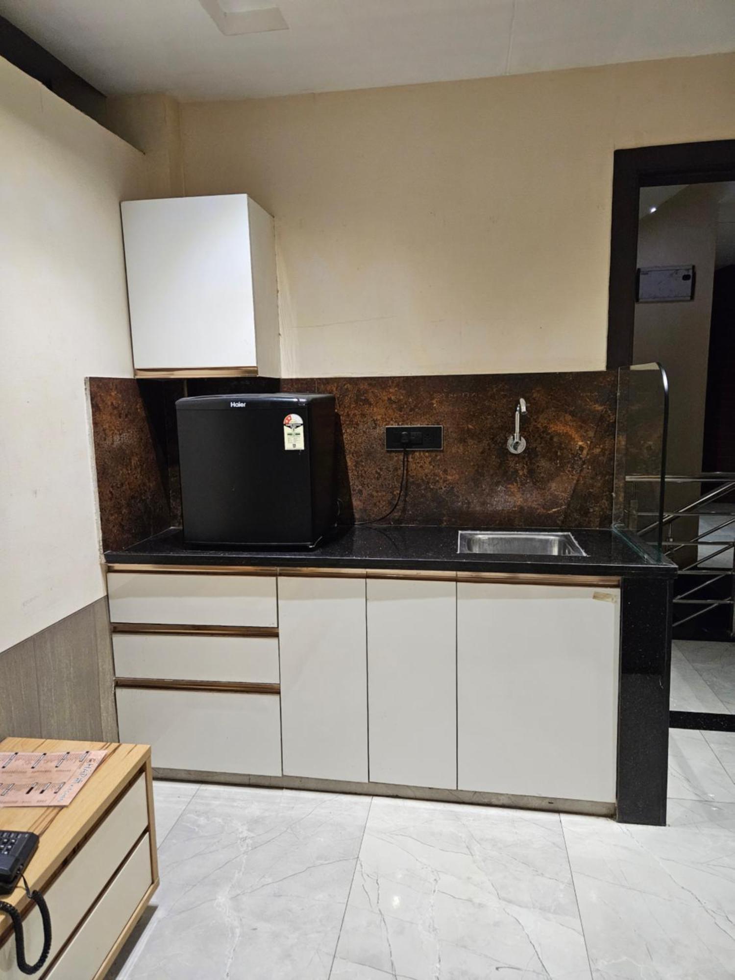 Stayez Studio Apartments Indore Buitenkant foto