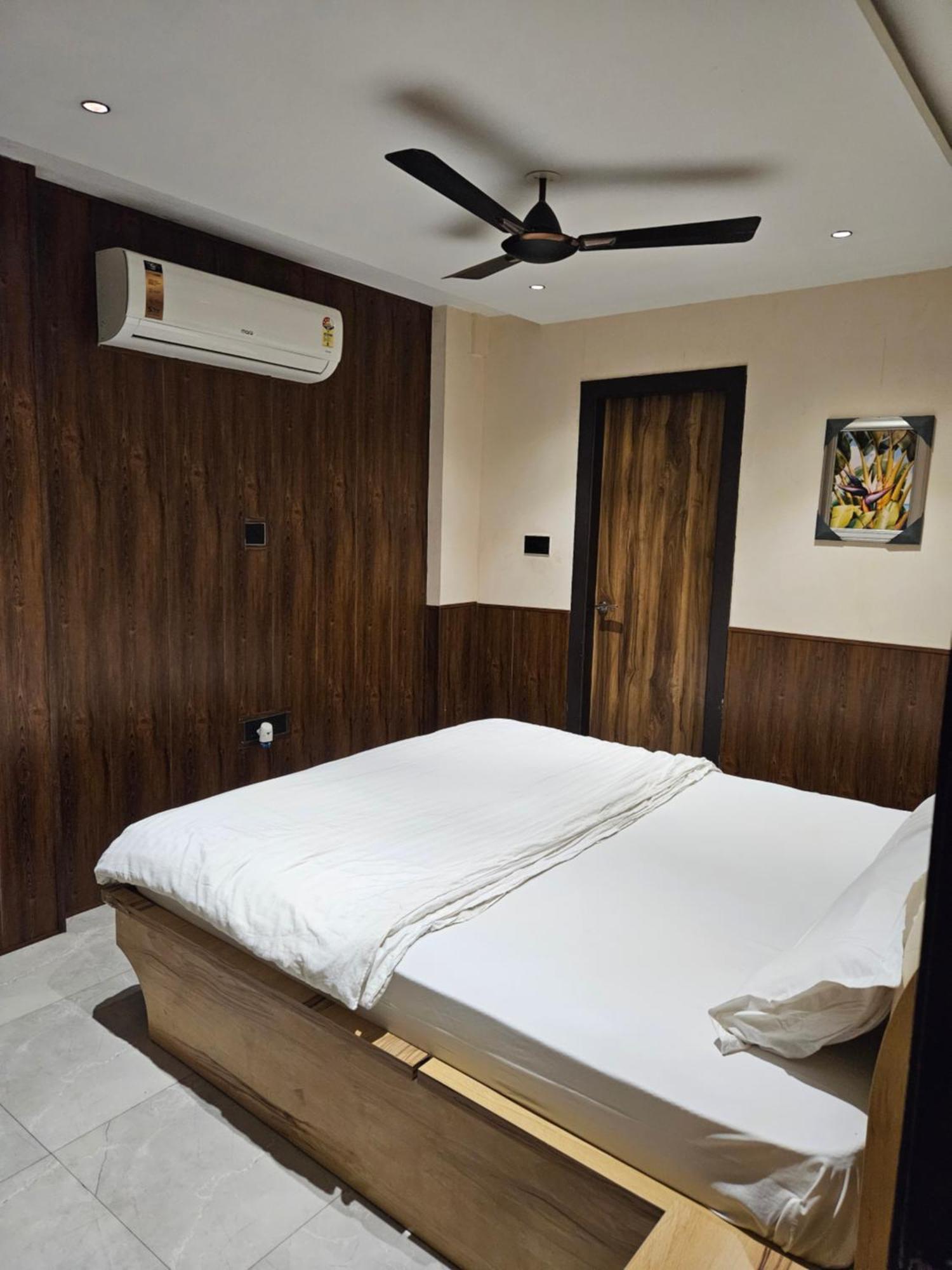 Stayez Studio Apartments Indore Buitenkant foto