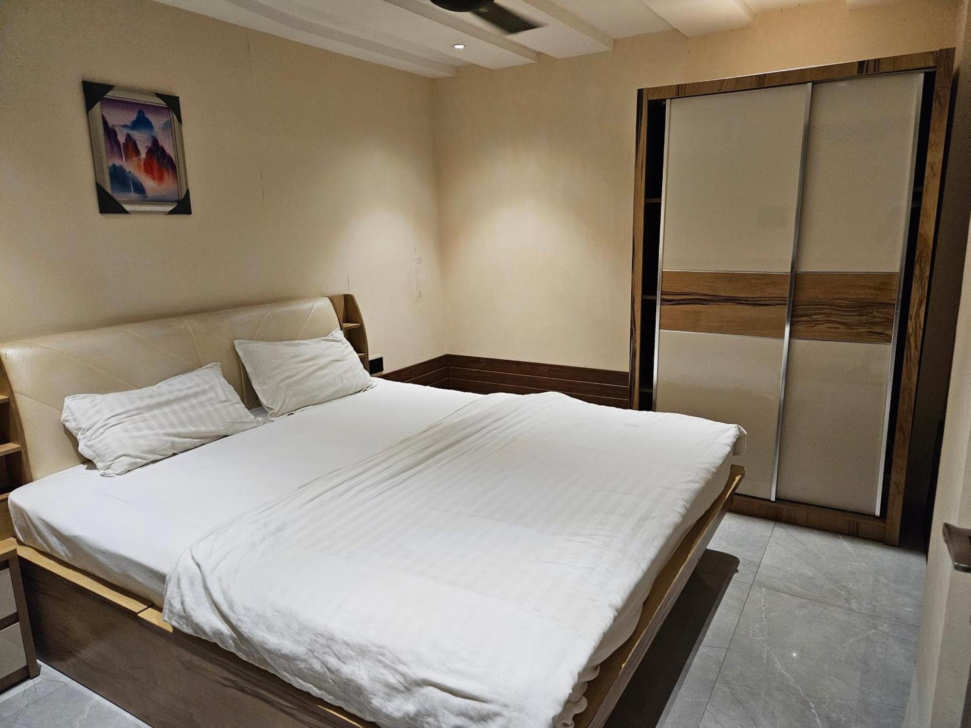 Stayez Studio Apartments Indore Buitenkant foto