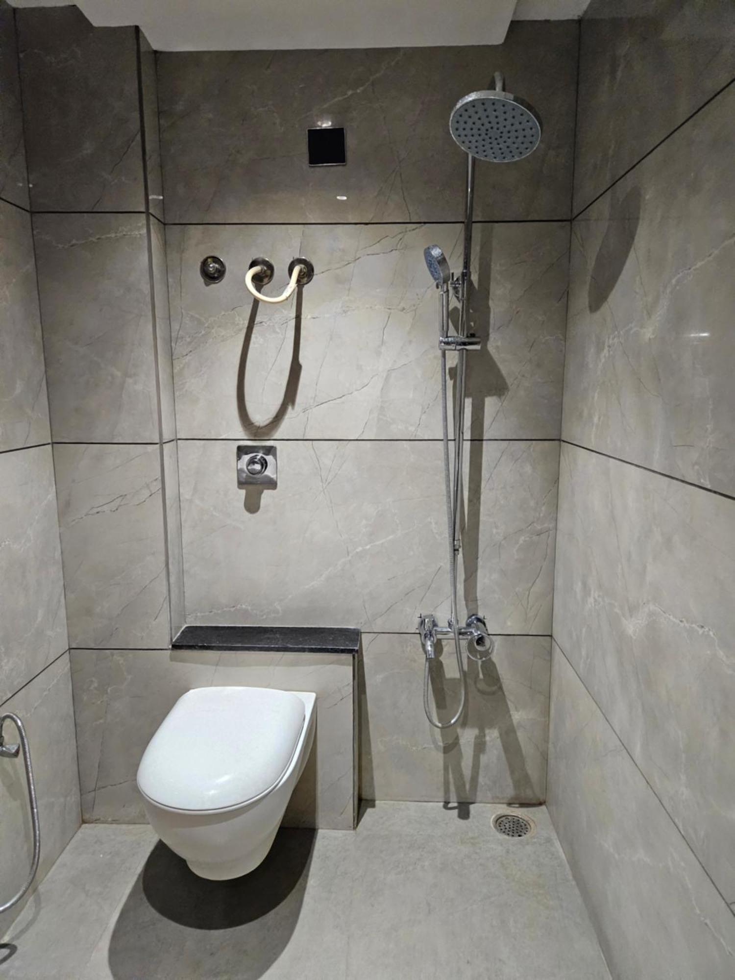 Stayez Studio Apartments Indore Buitenkant foto