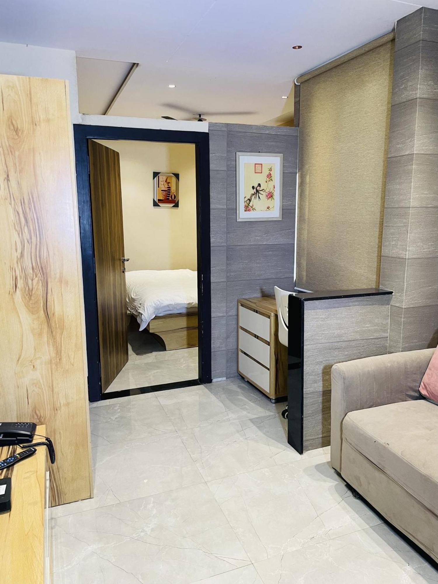 Stayez Studio Apartments Indore Buitenkant foto