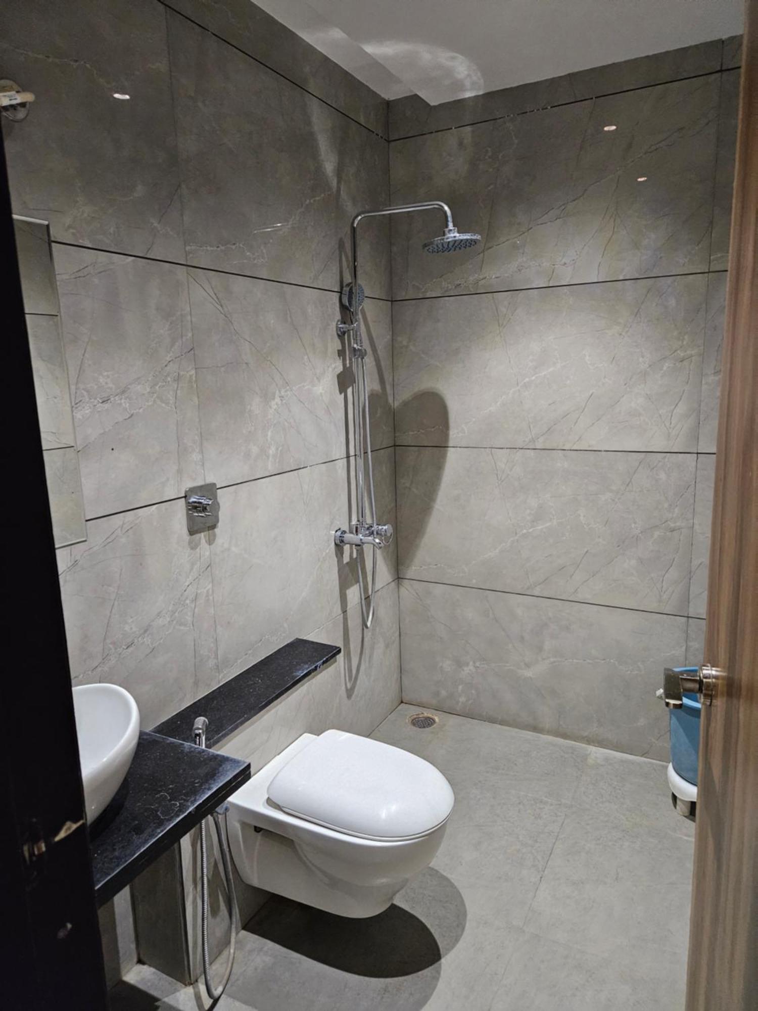 Stayez Studio Apartments Indore Buitenkant foto