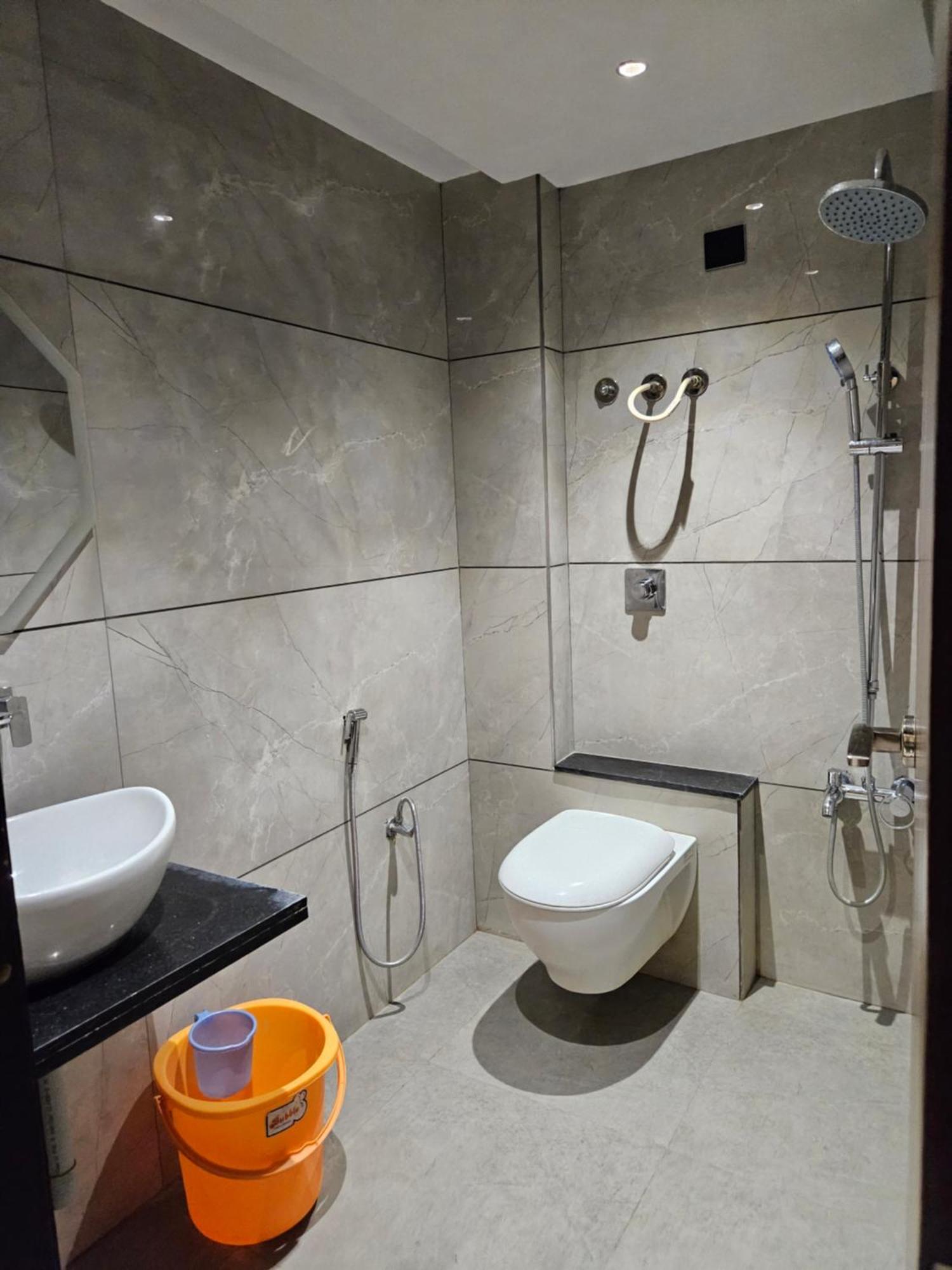 Stayez Studio Apartments Indore Buitenkant foto