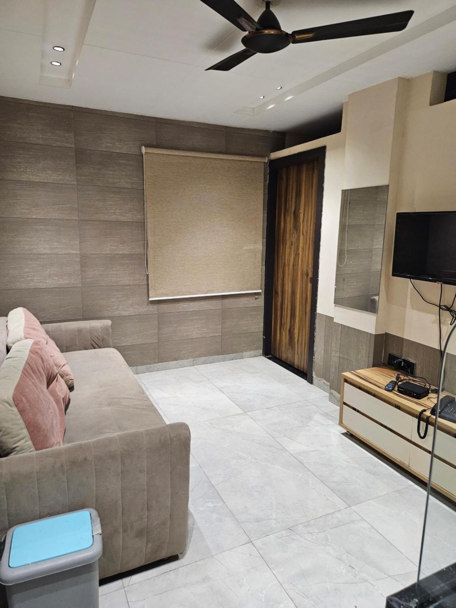 Stayez Studio Apartments Indore Buitenkant foto